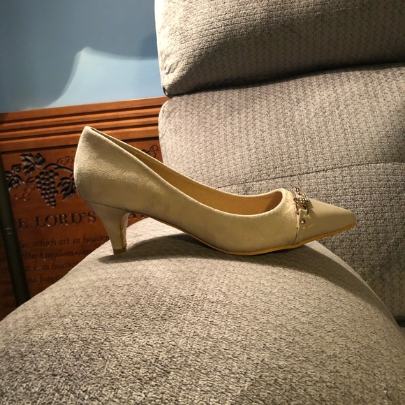 Shoes - Picture 4 of 4